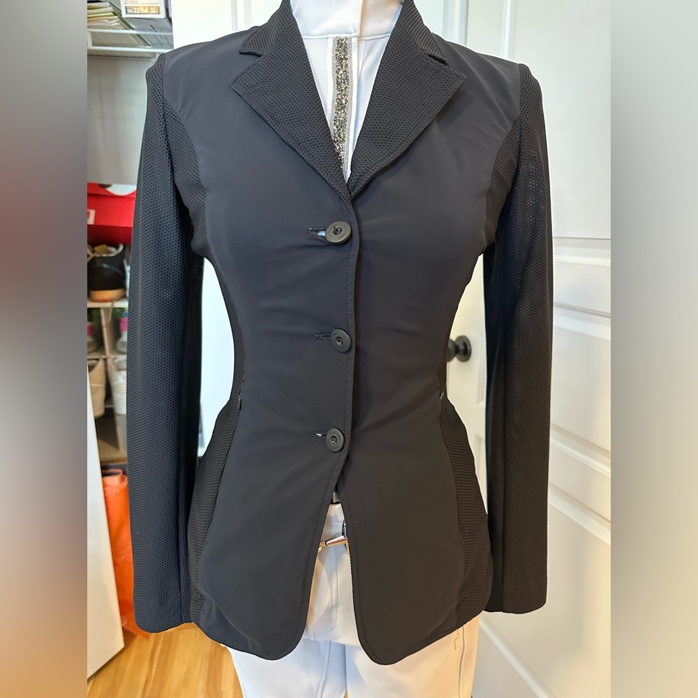 RJ Classics Harmony Mesh black show coat size 00r. EUC